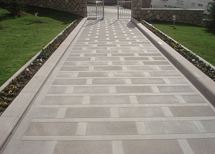 Gölbaşı Andeziti ile yapılmış yerler uzun yıllar bakım gerektirmeden yıllara meydan okur.