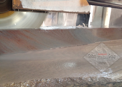 Gölbaşı Andezit Taşının iki rengi vardır - Gül kurusu (pembe) - Gri